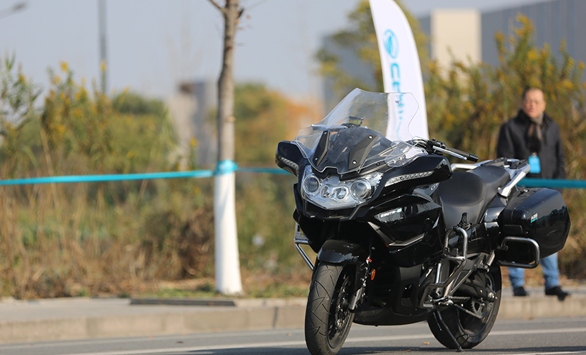 民用迎宾摩托车,加热手把/座椅,电动风挡,前后碟刹 博世abs