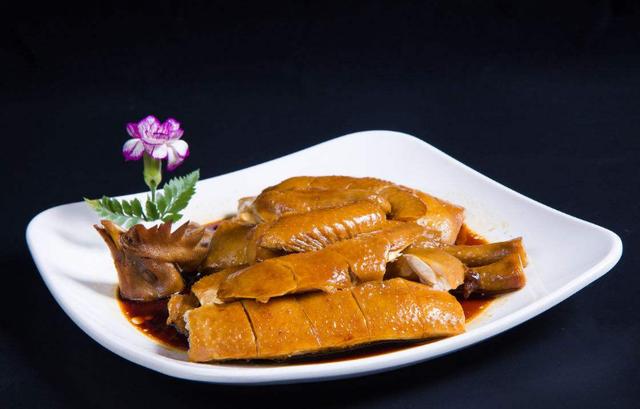 正宗卤鸡的配方,鲜香可口,受到万人追捧,还教您正确做法