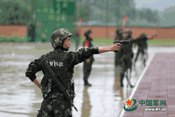 武警特战队员稳准狠的花式射击了解一下