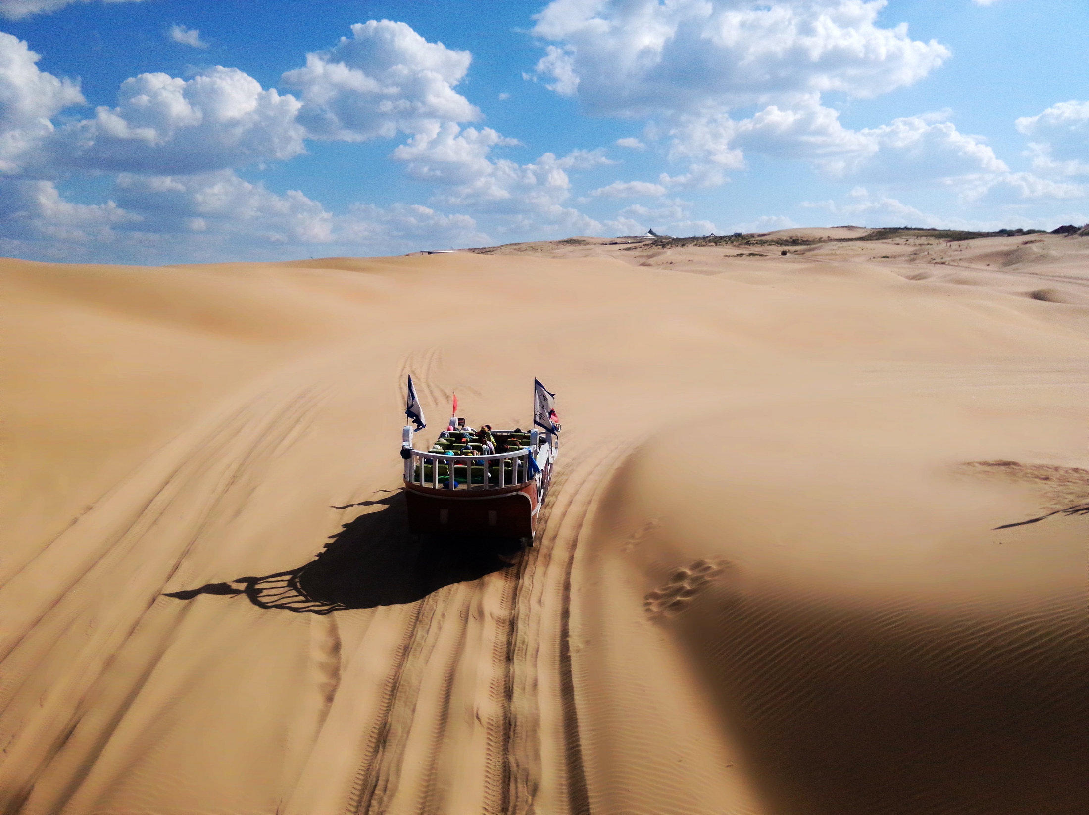 神奇的沙漠,会唱歌的沙子,响沙湾带你体验沙漠之美