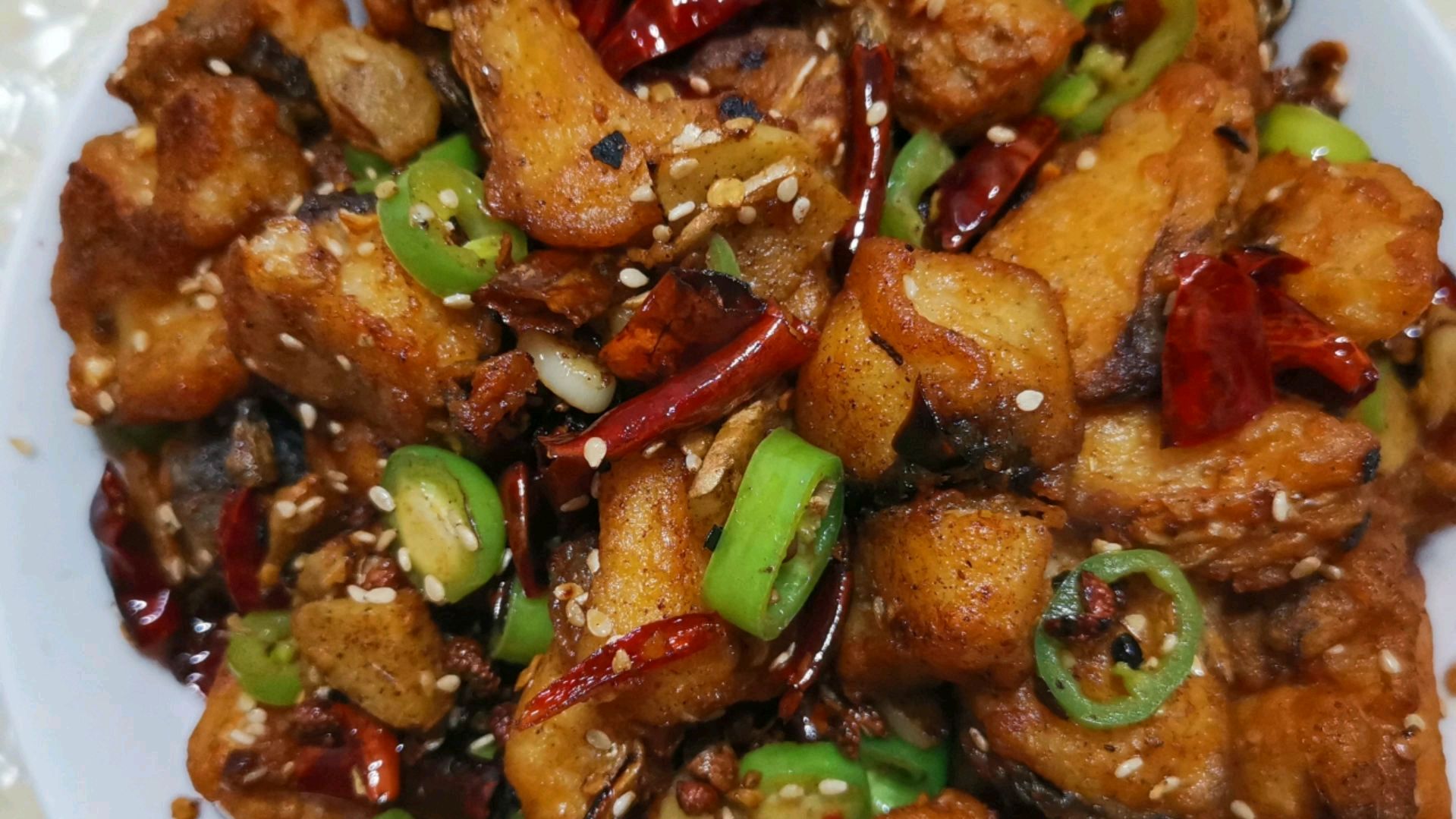 麻辣鱼块的家庭版做法,酥香味美,香辣开胃,3分钟学会