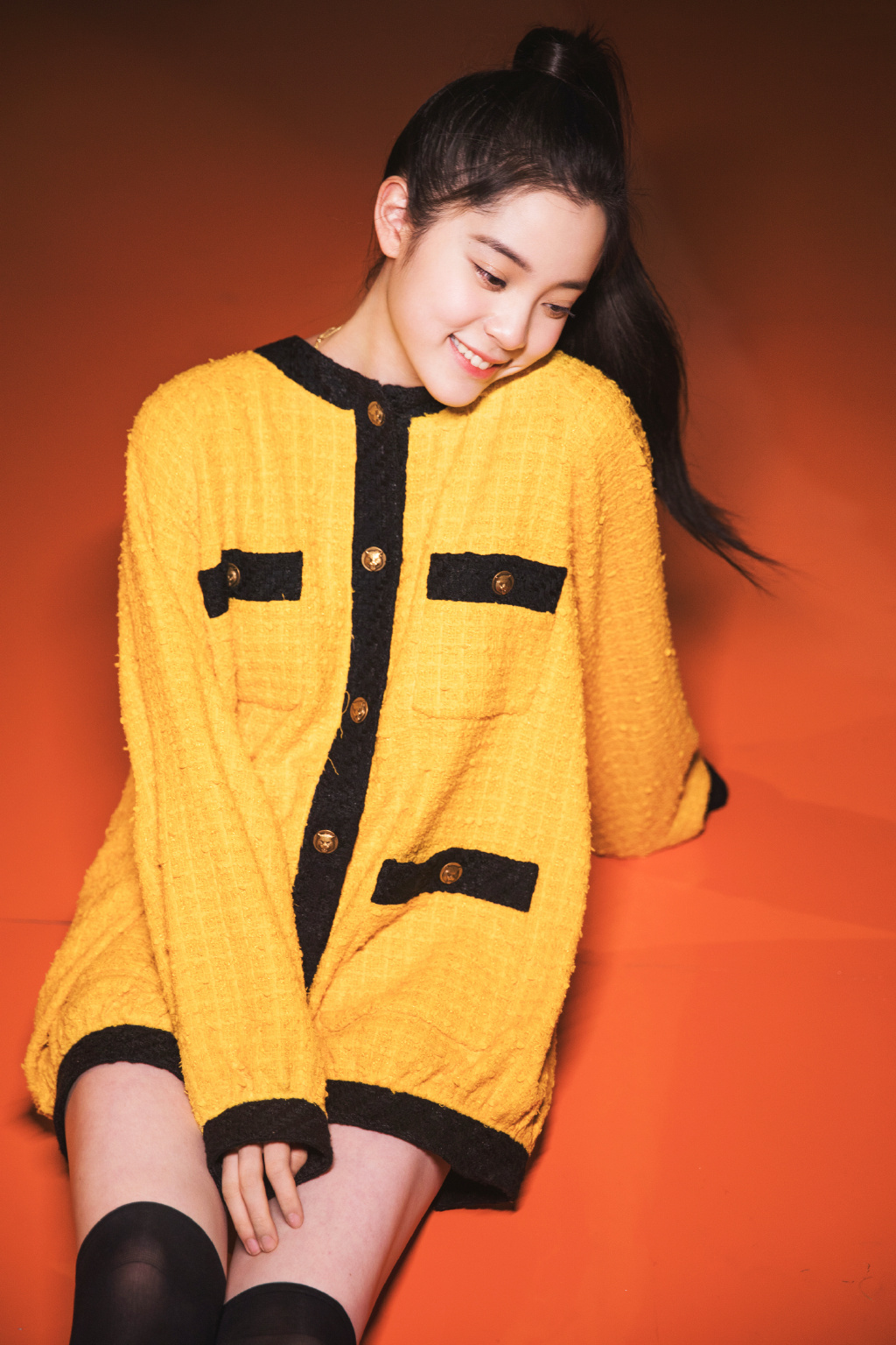 和欧阳娜娜穿同款,35岁的唐嫣甜美大方,竟完全不输少女感?