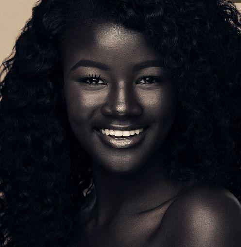 非洲女孩黑成碳,最后变成超模迷翻众人