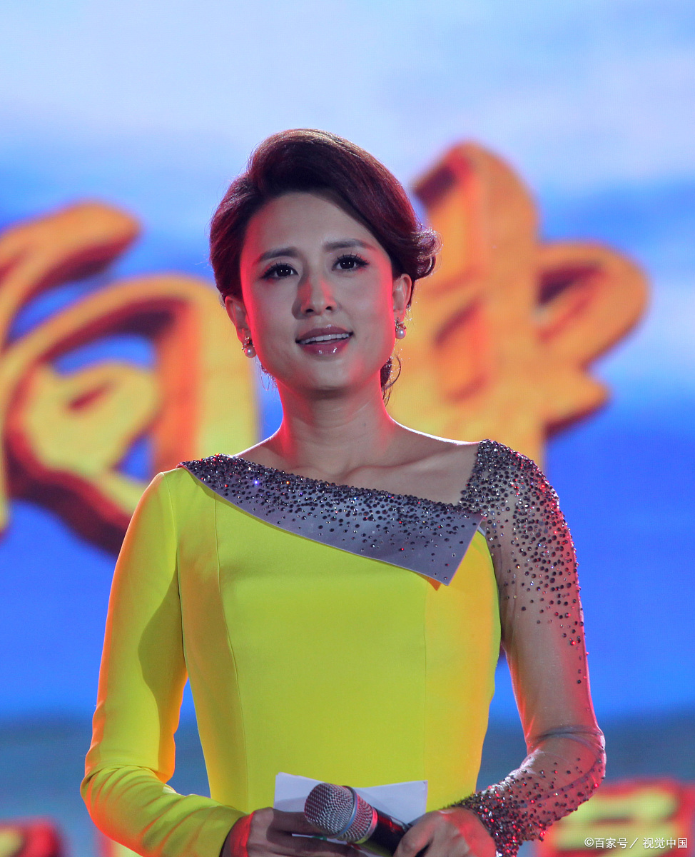 山东卫视春晚来势汹汹,郭德纲,于谦说相声,周涛主持阵容挑大梁