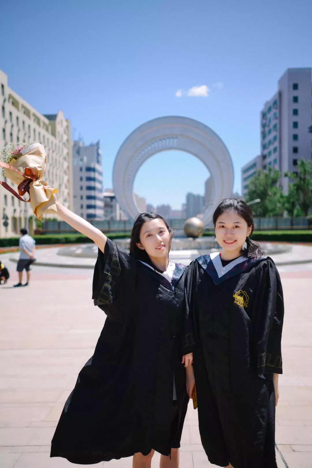 顶级工科实力院校哈工大有模有样,学姐们发布全网最美毕业图集