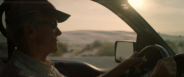 《骡子》曝片尾曲mv,克林特·伊斯特伍德不输岁月