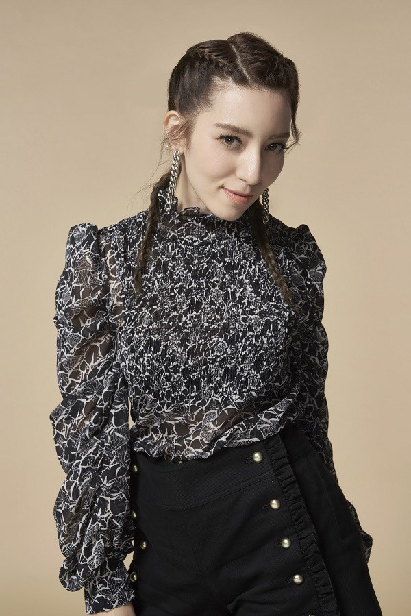 lara梁心颐首尝电音《心打开》remix版治愈上线