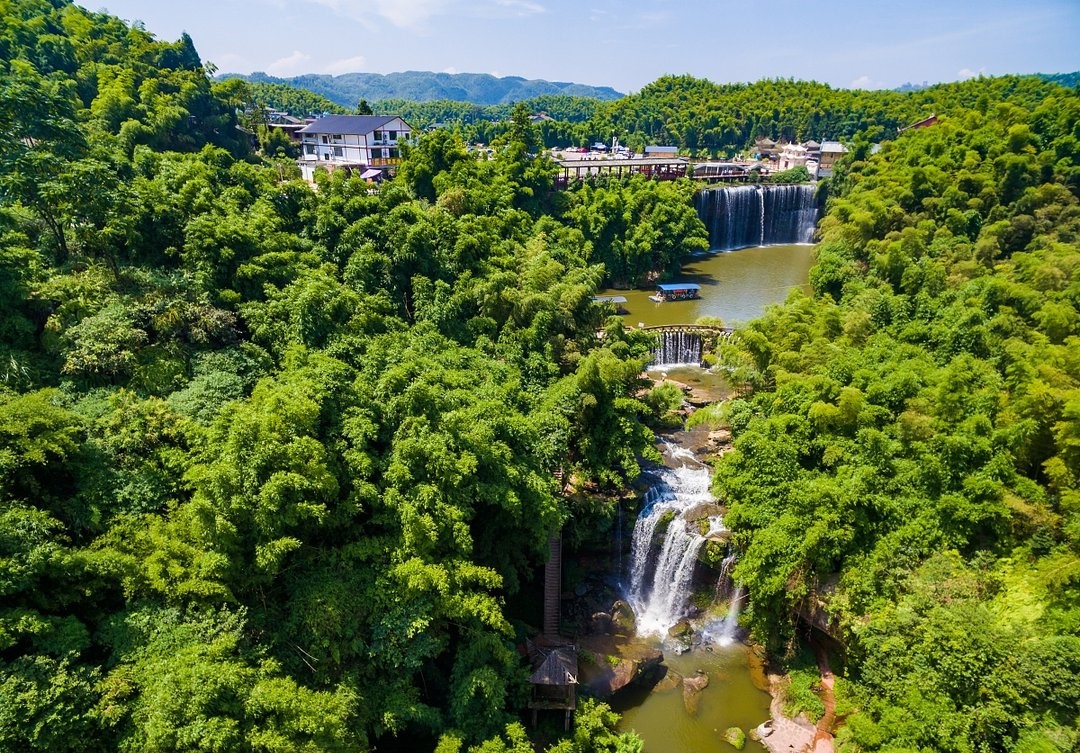 票价加保险100左右,蜀南竹海有车回去宜宾市车费30左右长宁县车费15