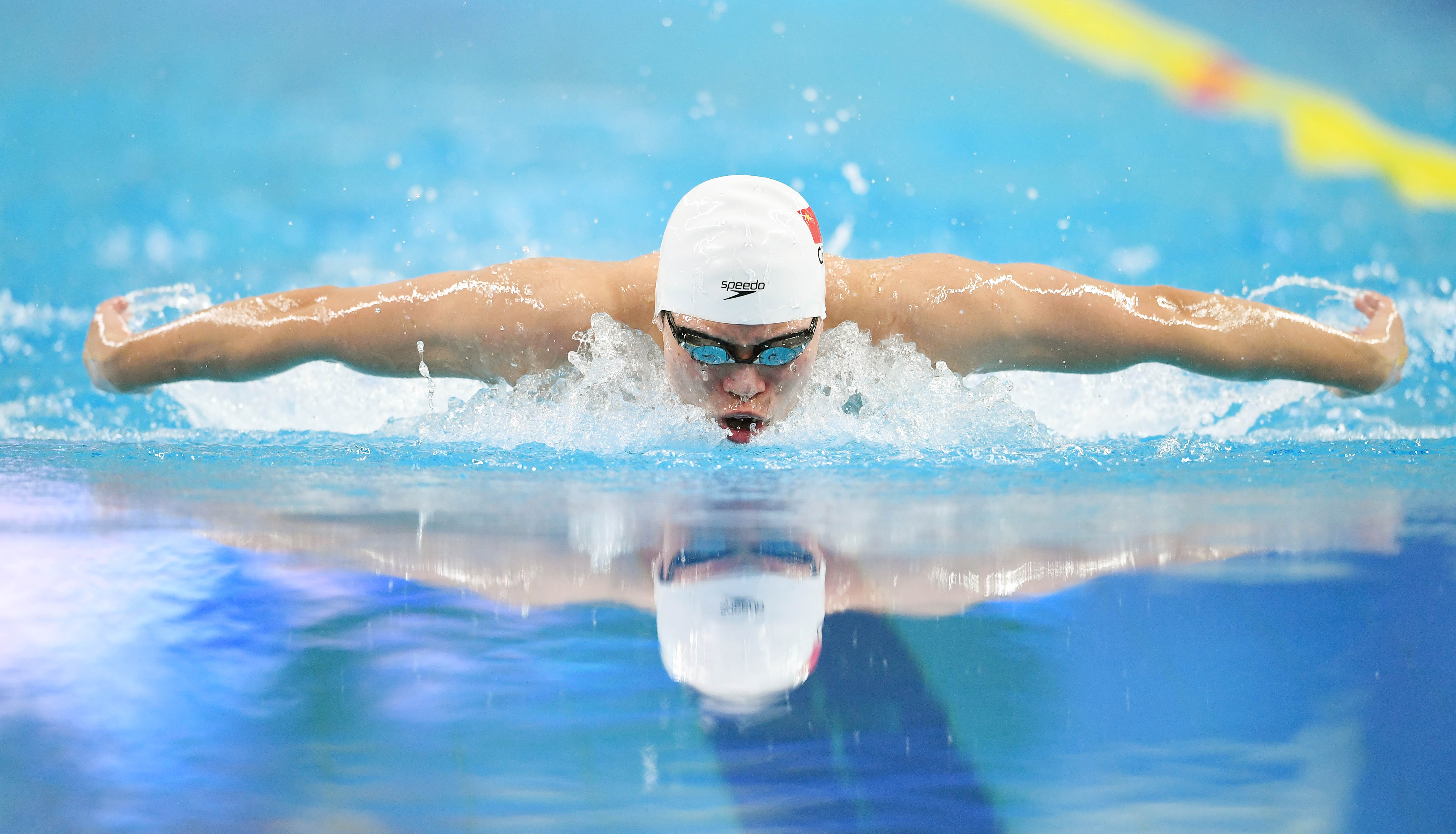 游泳——全国冠军赛:李朱濠获男子100米蝶泳冠军