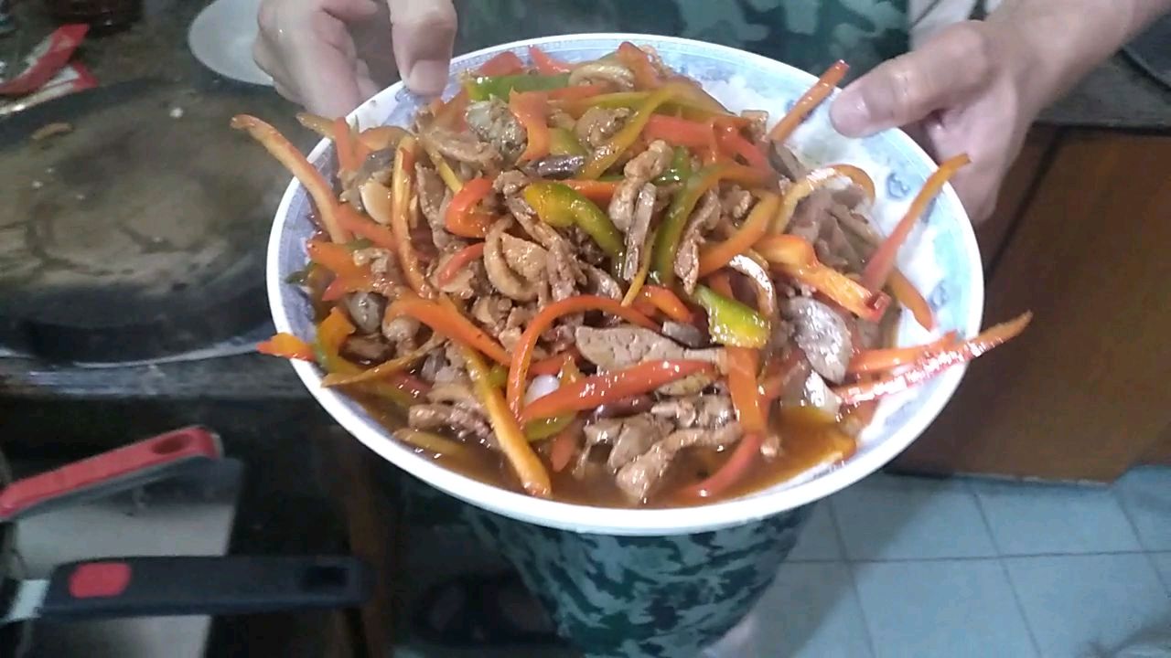 辣椒炒鸭胸肉,椒甜肉香,必须多加一碗饭