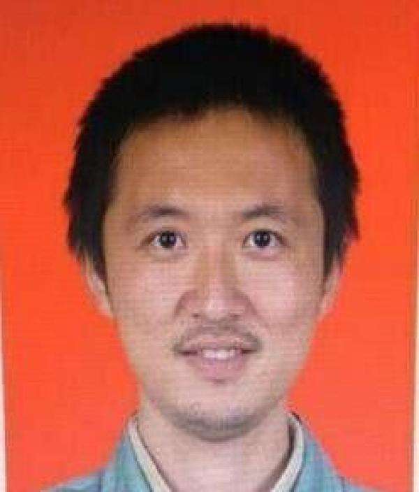 9岁爆红的童星,如今李传却患精神分裂,沦落街头靠捡垃圾为生