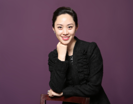 她从美女记者做到美女董事长,同时也是亚洲十大年轻富豪之一!