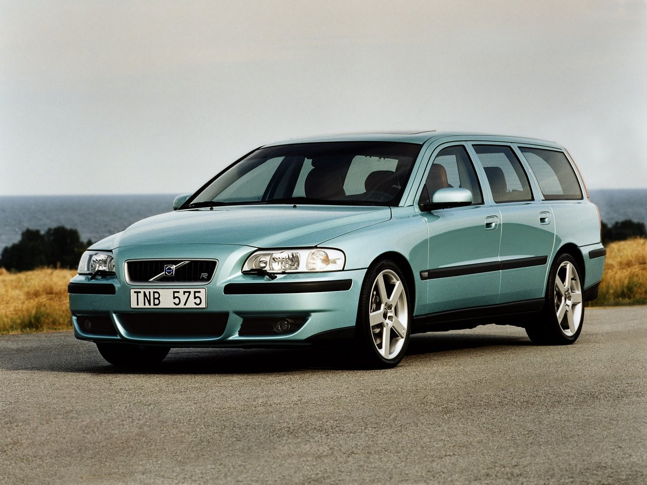 豪华轿车沃尔沃v70 r