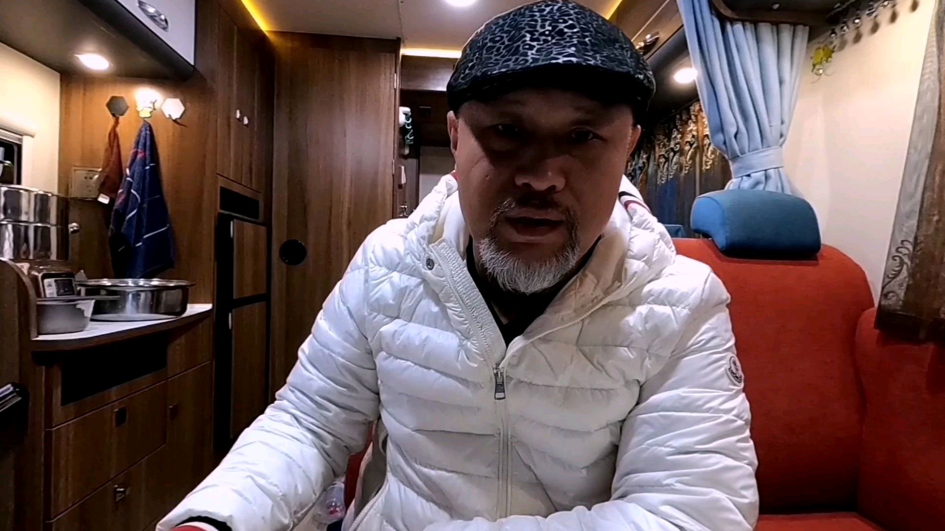房车旅行途中如何制作美食?这些器具就能实现,看我馒头蒸起来!