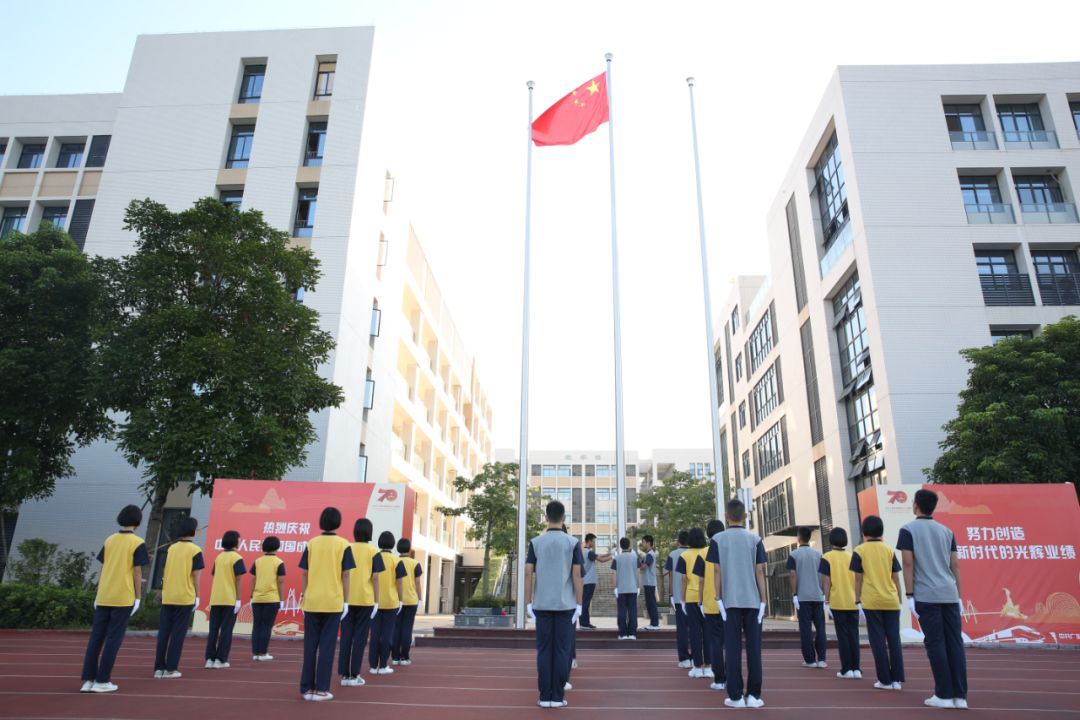 燃!佛山13万人同升国旗,共唱国歌!