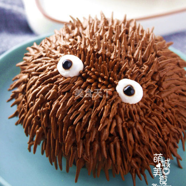 别看我们黑乎乎的,每咬一口都是惊喜,煤球小面包你值得拥有