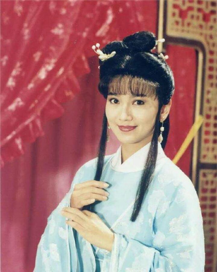 《新白娘子传奇》中赵雅芝一人分饰两角,俩人物最大区别是刘海?