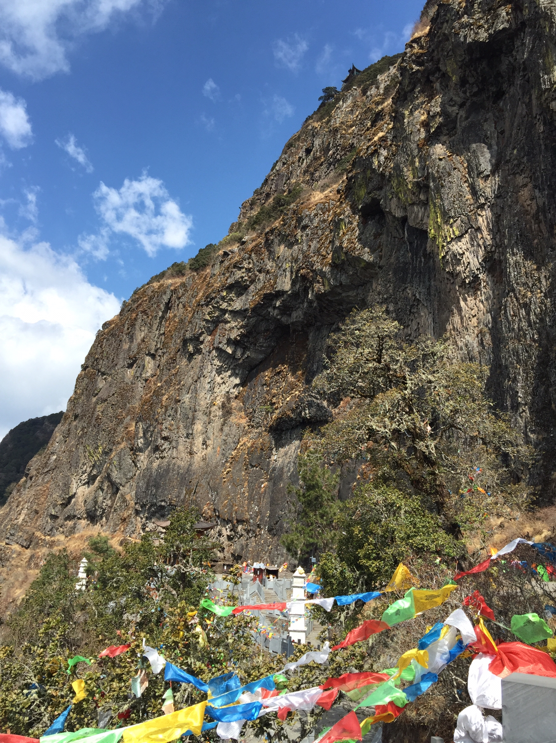 佛系旅游目的地鸡足山充满能量和信仰的灵山