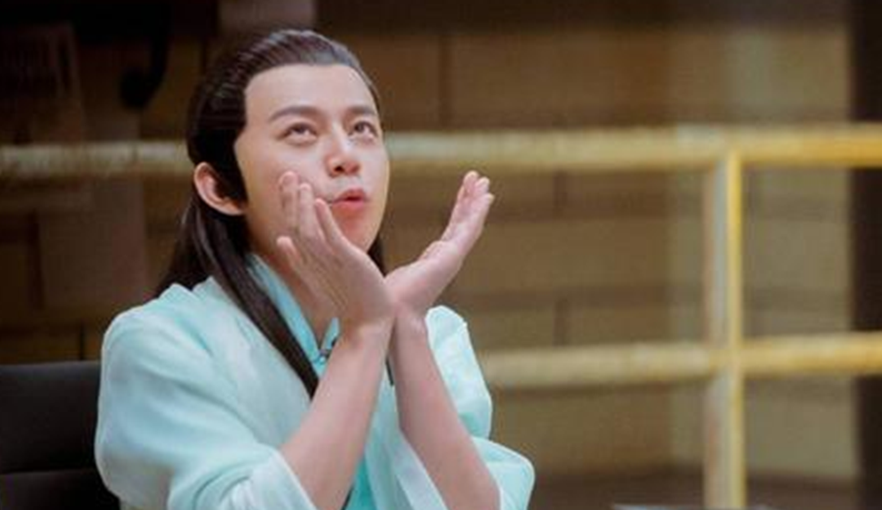 何炅饰演"古装剧男一号",剧照一出,网友炸了:这也太帅了