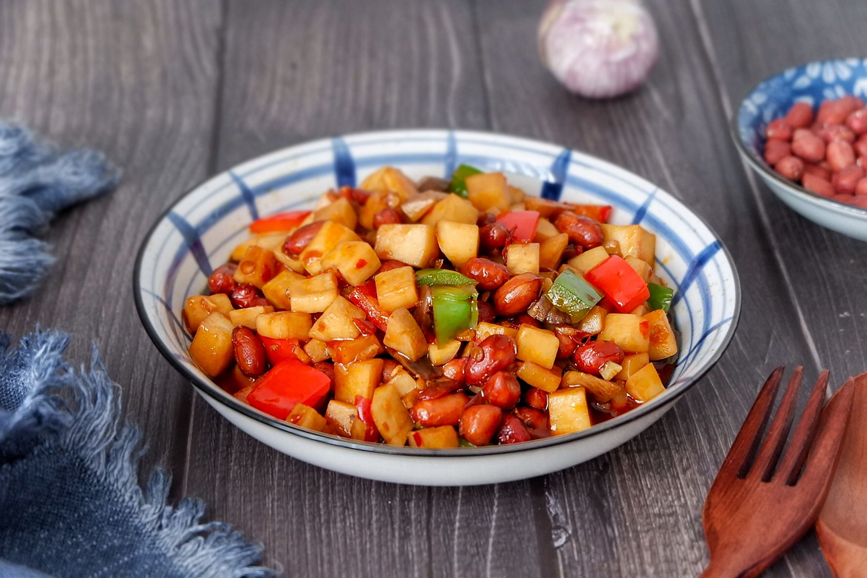 宫保杏鲍菇:营养丰富,口感软嫩,配上花生更香脆