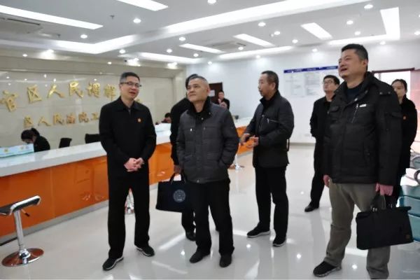 市人大常委会副主任陈昌生一行到铜官区法院调研个性化调解工作
