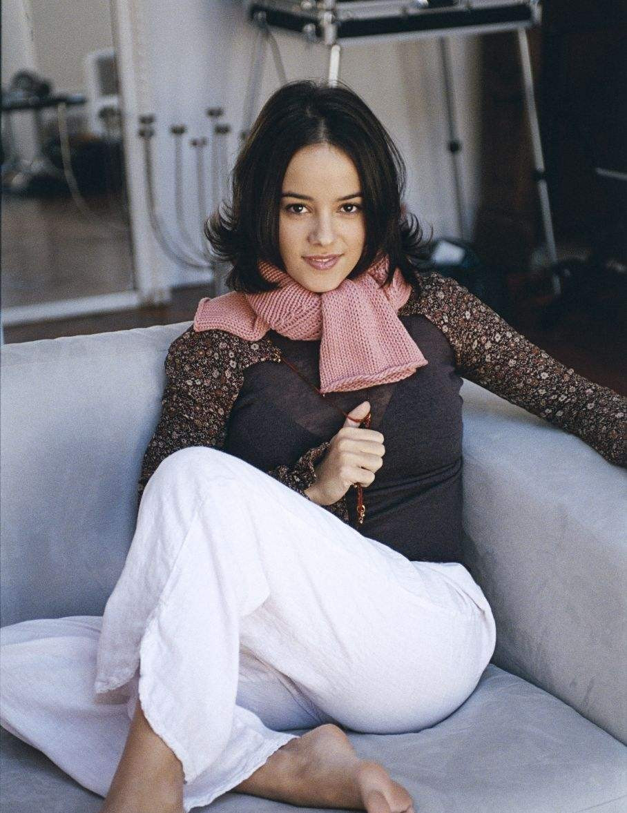 1984年8月21日,艾莉婕出生于法国南部的科西嘉岛海港城市阿雅克肖.