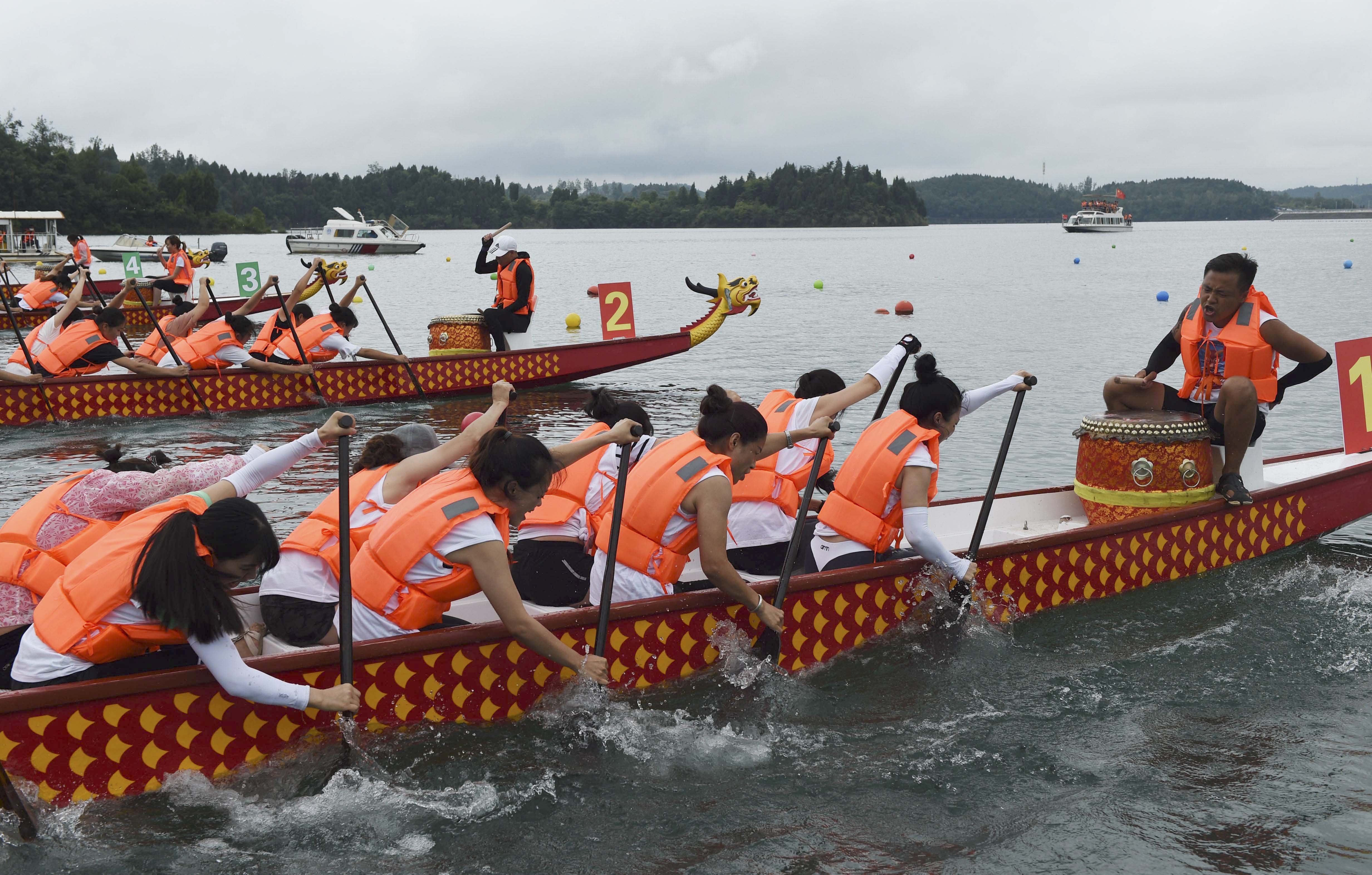 端午飘香 四川仙海龙舟赛百舸争流(2)