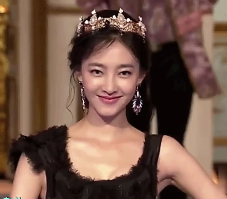 素颜女神王丽坤整形失败吗?脸僵大小眼!