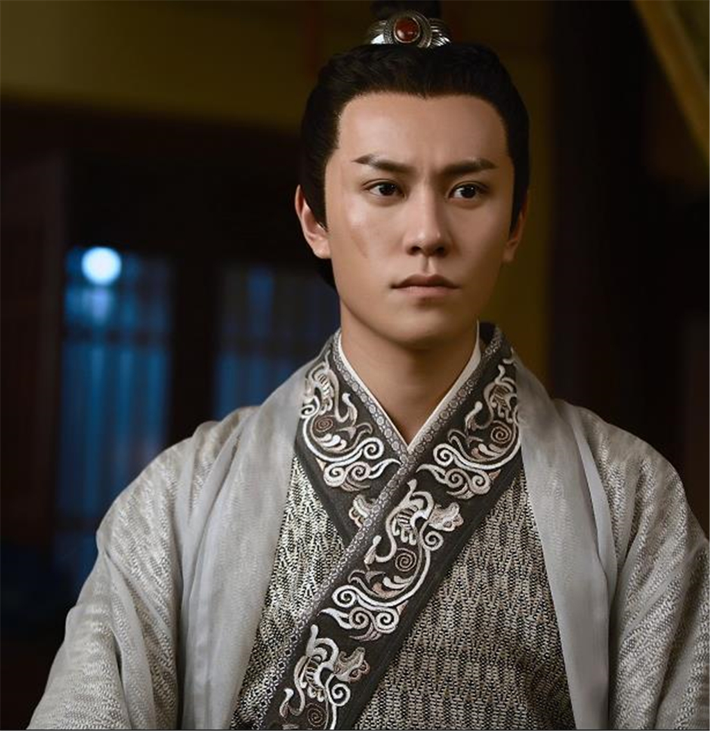 刘季从小是个非主流,他与秦始皇是同龄人,亲身经历秦国逐渐东侵