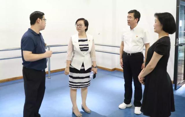 西安高新区党工委委员,管委会副主任王海若来西安高新国际学校调研