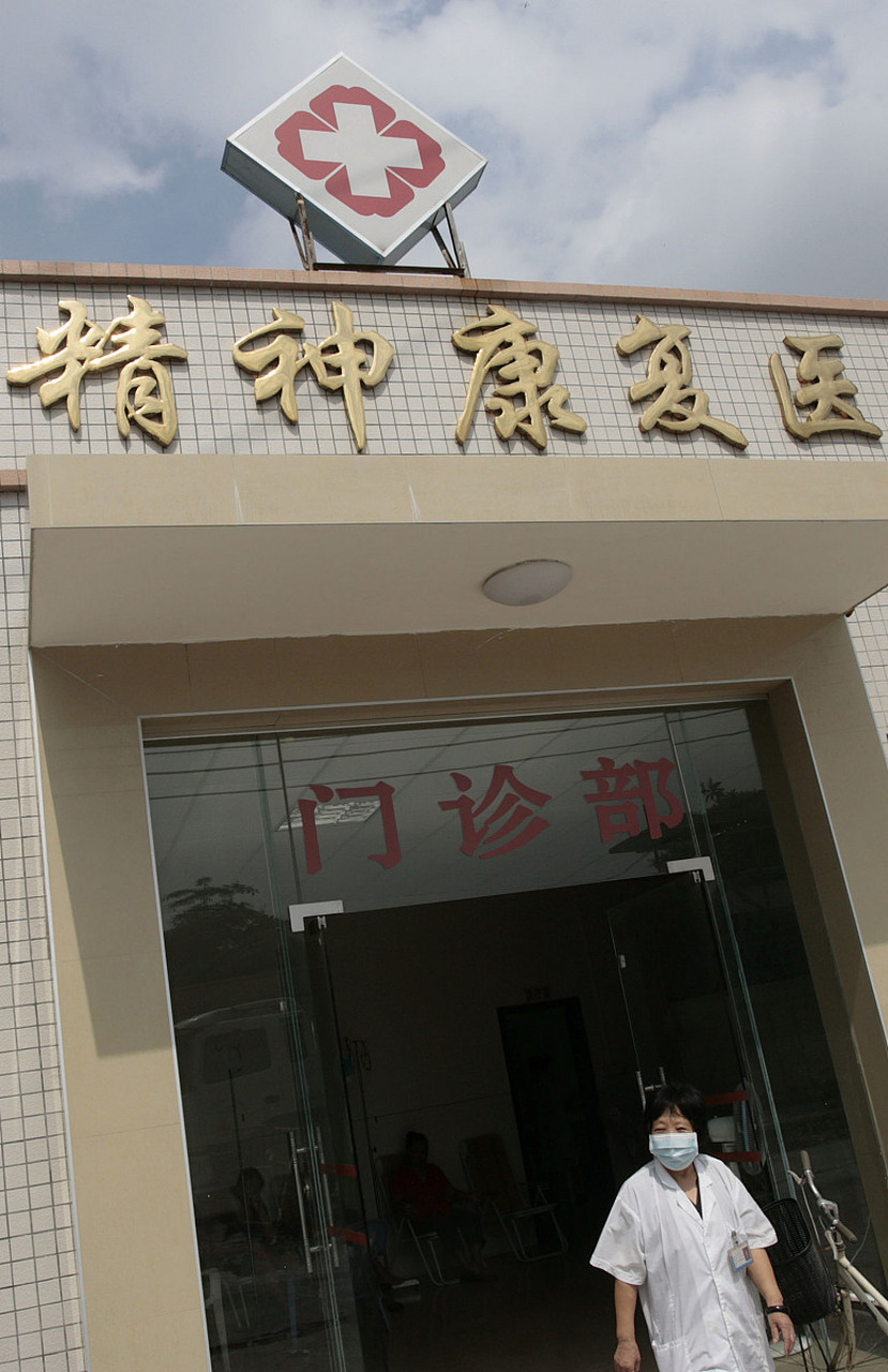 千万富翁精神病院自缢身亡#  湖南千万富翁被送精神病院,不到70天