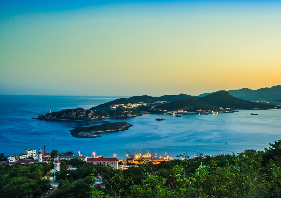 十里黄金海岸,沙质金黄,颗粒均匀,滩软沙平,休闲胜地!