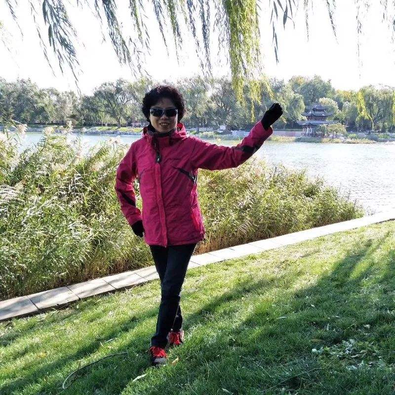 还在和大妈拍同款游客照?这几个姿势让你在公园c位出道!