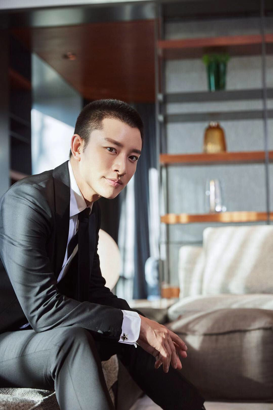 还记得那个被李小璐伤到吐血的阳光男孩吗?他真的没有辜负自己