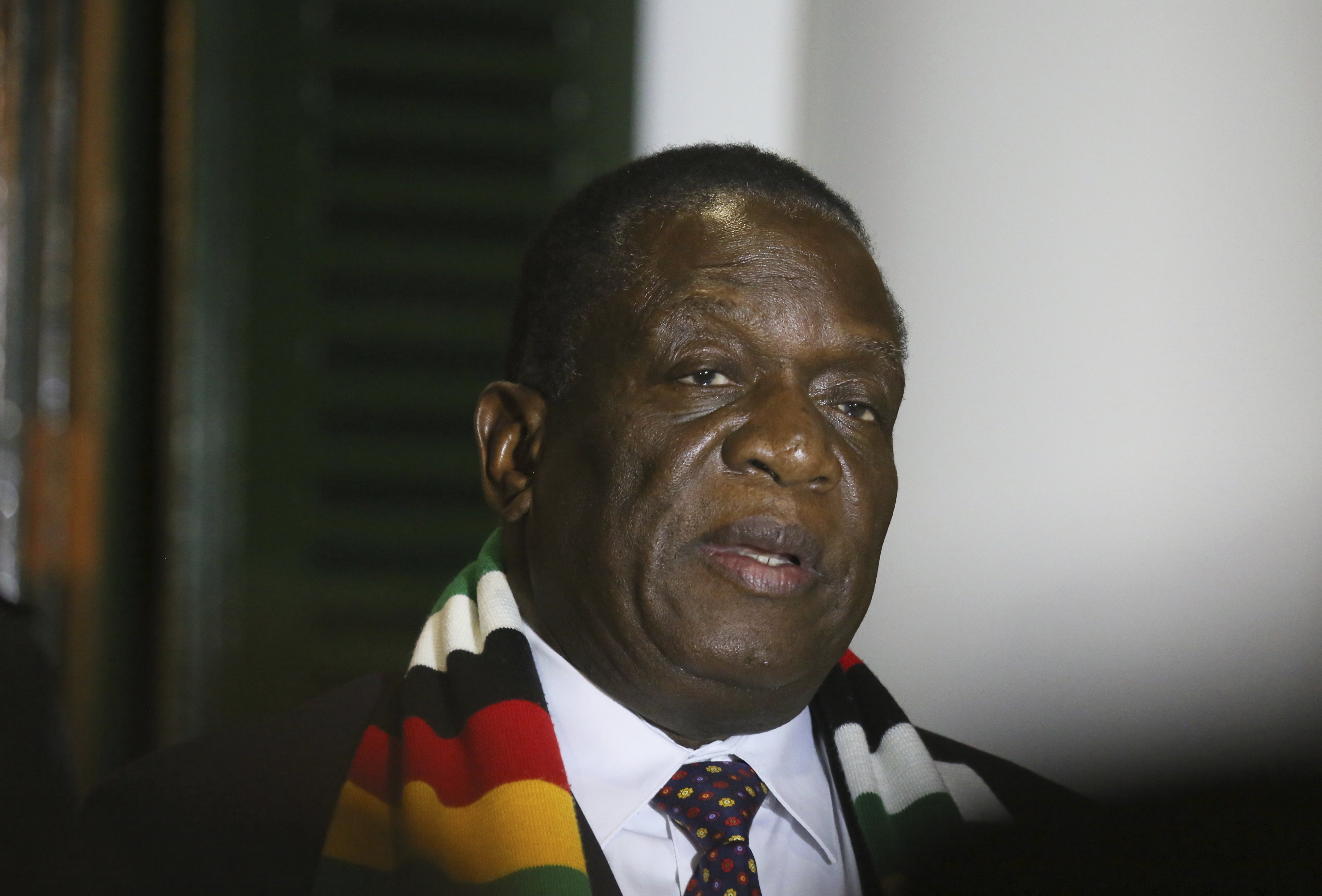 津巴布韦政府授予前总统穆加贝"国家英雄"称号