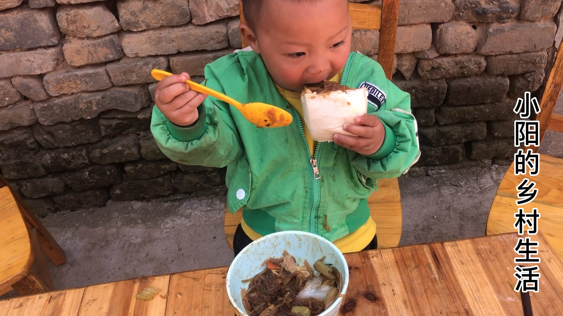 南阳小阳做了大锅猪肉炖粉条,儿子只说好吃,香