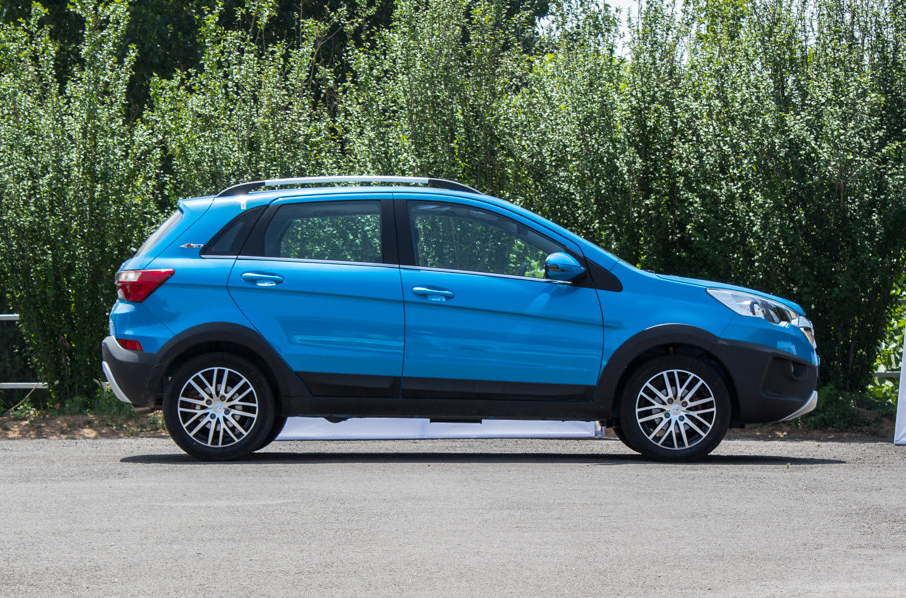 昌河q25外观沉稳大气,霸气的外观,回头率很高!