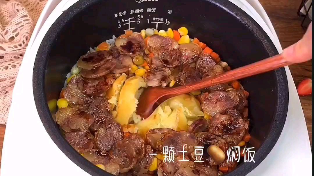 菜饭一锅出,一颗土豆做的焖饭,你吃过吗?