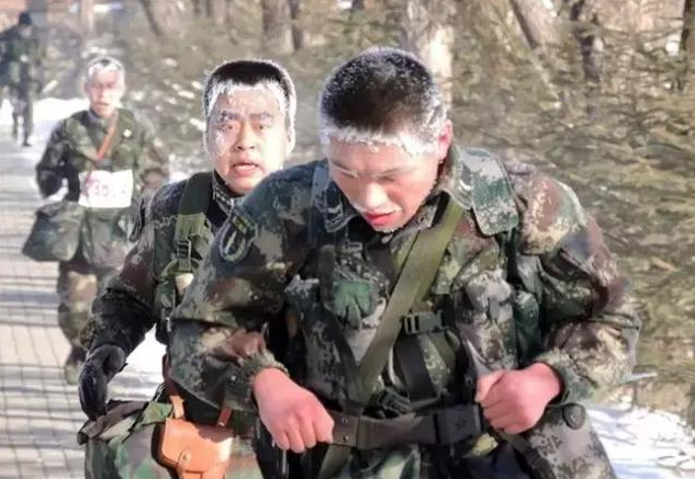 《狼牙兵王》他们被国家称之为最强兵器,被敌人称之为黑色闪电!