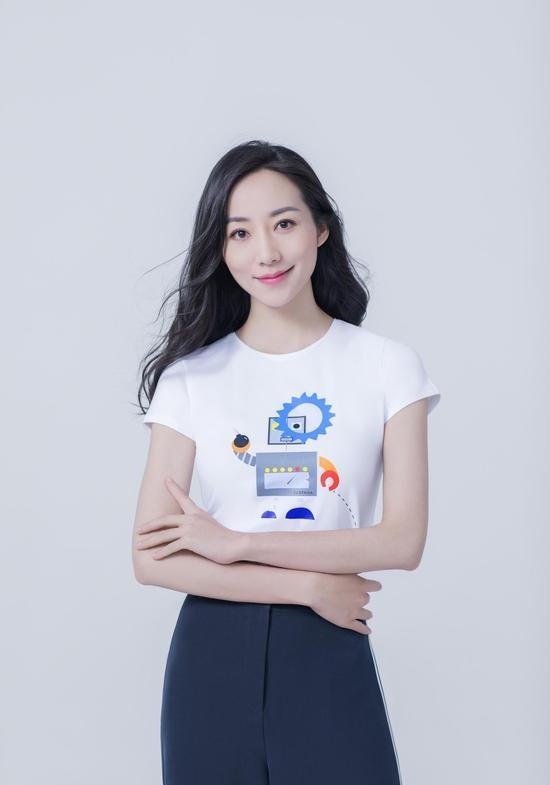 韩雪两天为换衣服,遭记者反复追问,脱口一句英文霸气回复!