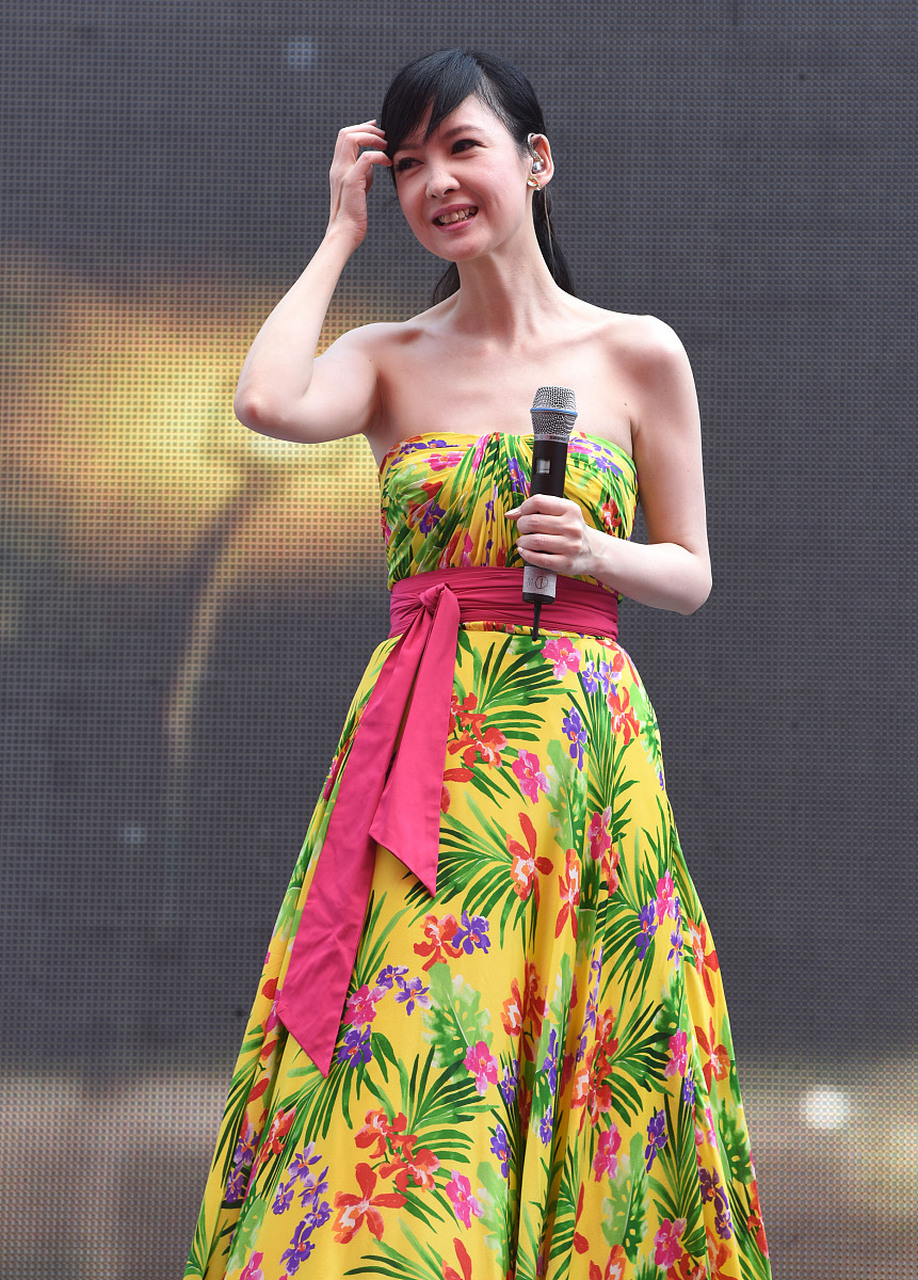 周慧敏50 的岁数,还拥有年轻小姑娘身材!