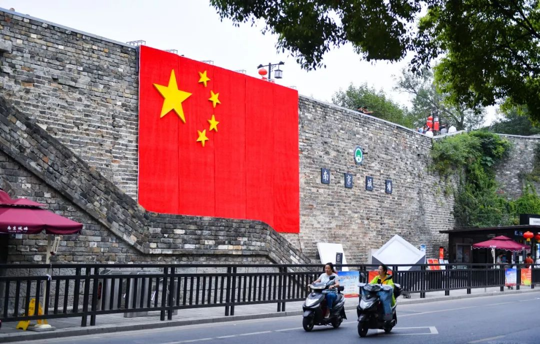 南京红了!亮了!(附焰火表演全程视频)