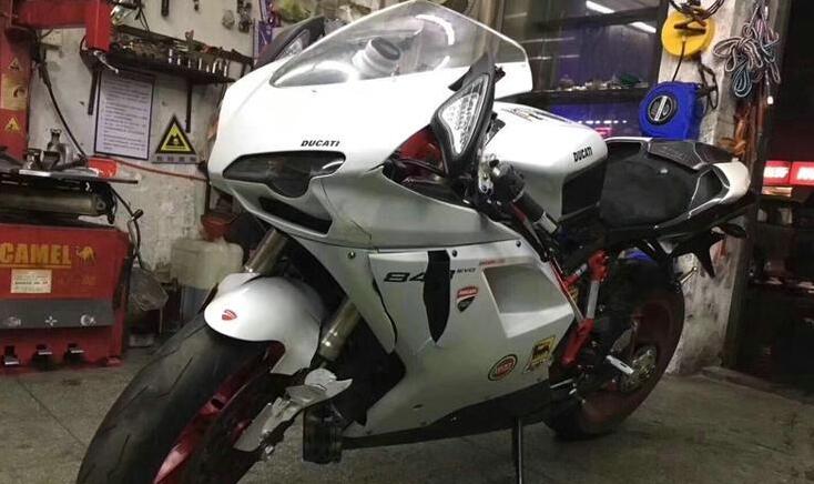 思域碰撞摩托车,被索要高额维修费,车主调侃:穷疯了吧!