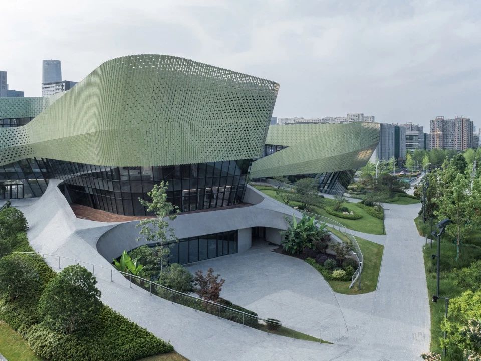 水边的绿色"景观" - 宁波市城市展览馆 / playze   schmidhuber