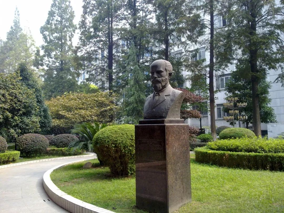 今天,默克尔来华中科技大学了!