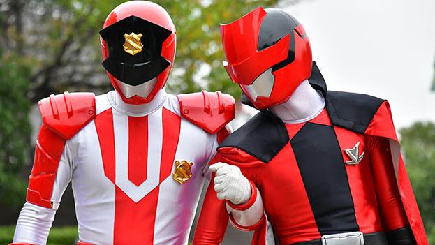 快盗战队vs警察战队:圭一郎搀扶鲁邦红,反派干部即将阵亡?