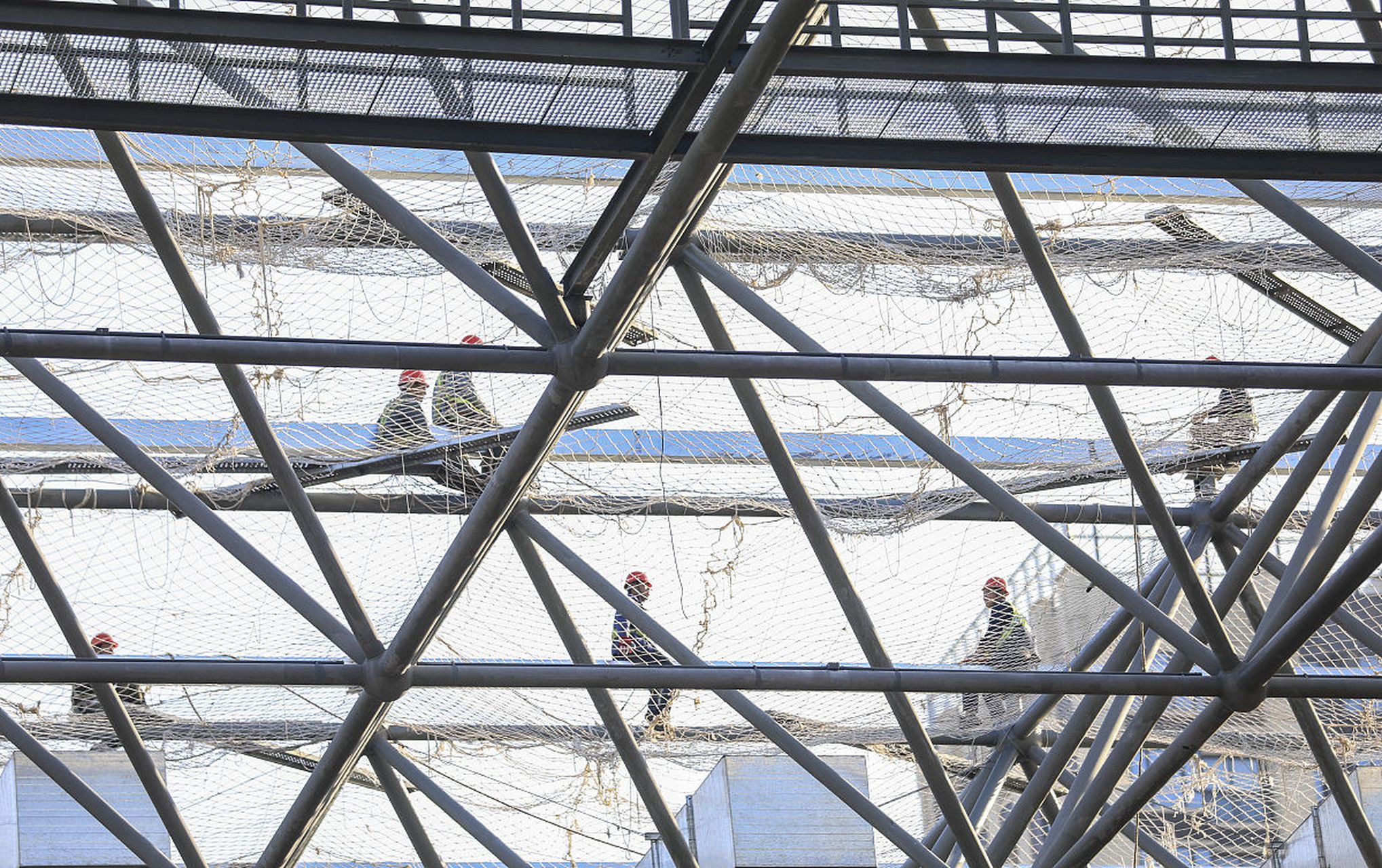 环氧云铁中间漆 环氧云铁中间漆是一种高性能的防腐涂料,主要由环氧