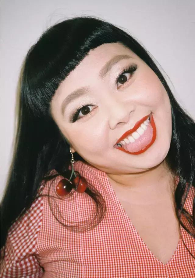 这个11月,日本当红"大号"艺人,模特给你200斤的"正能量"!