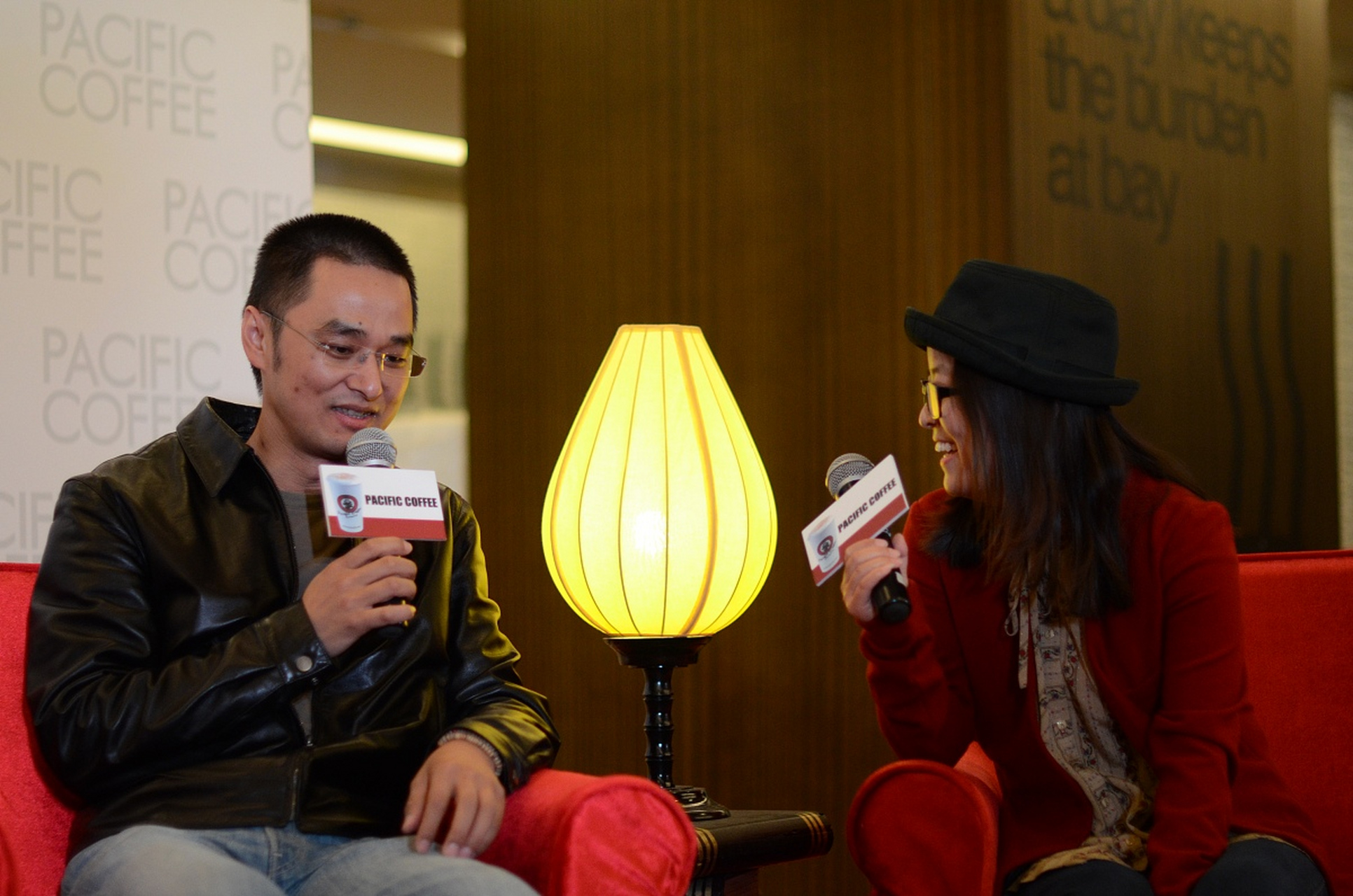 为什么选择做妇科医生,冯唐说是因为属金牛座有好色的毛病,他的原话是