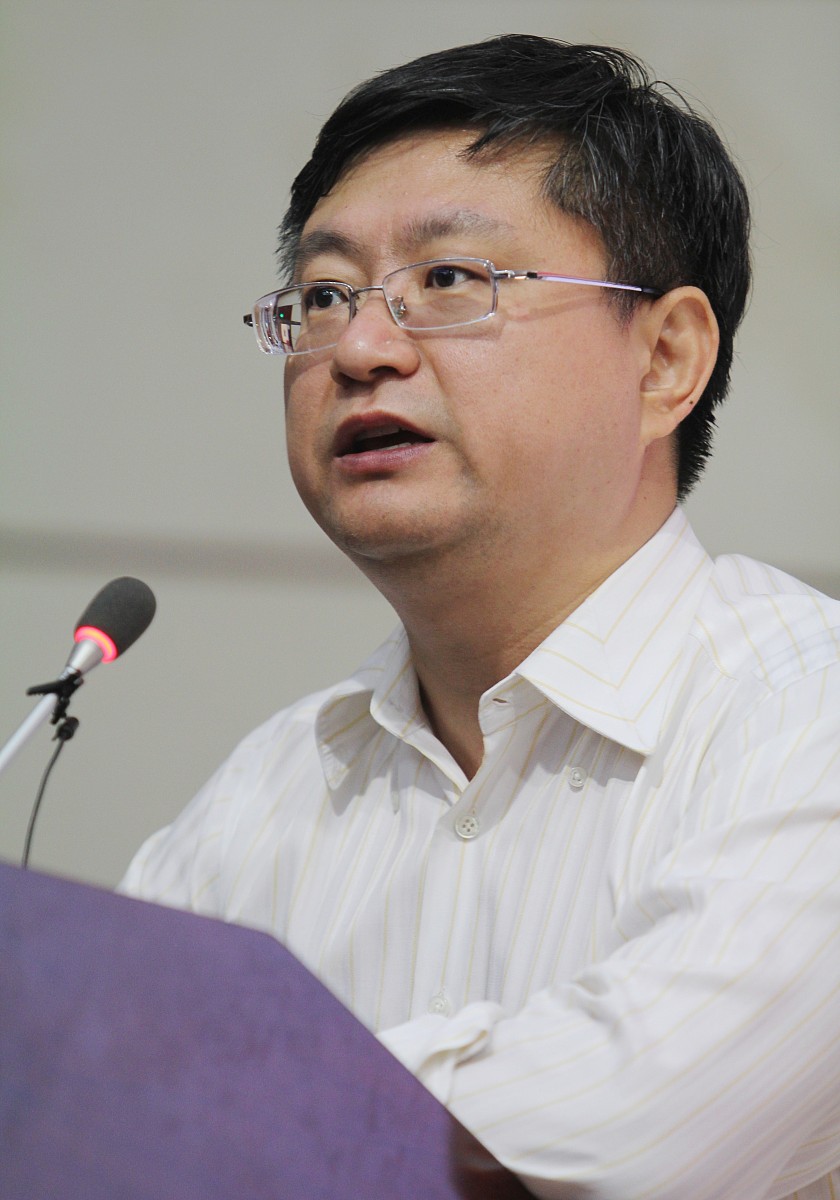 教育背景:拥有高等教育学历,毕